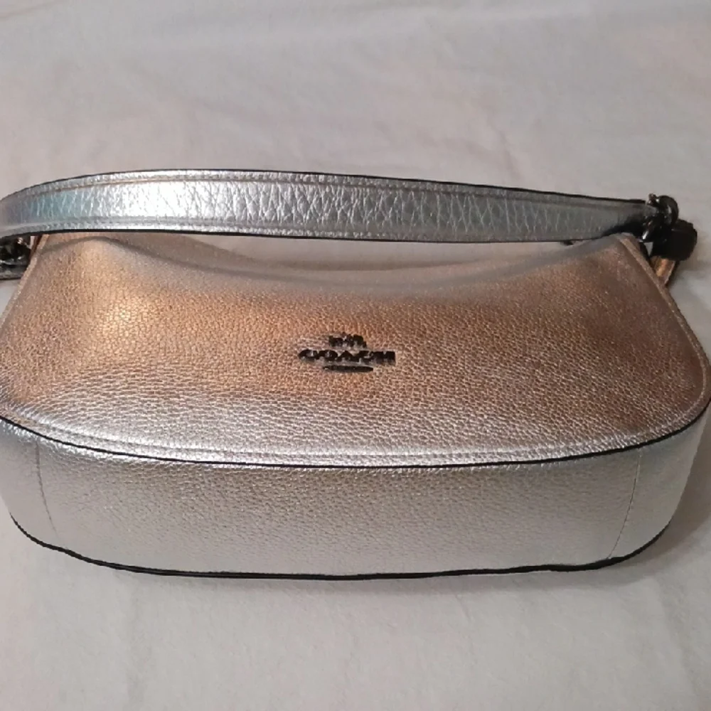 Coach - Picture 2 of 5